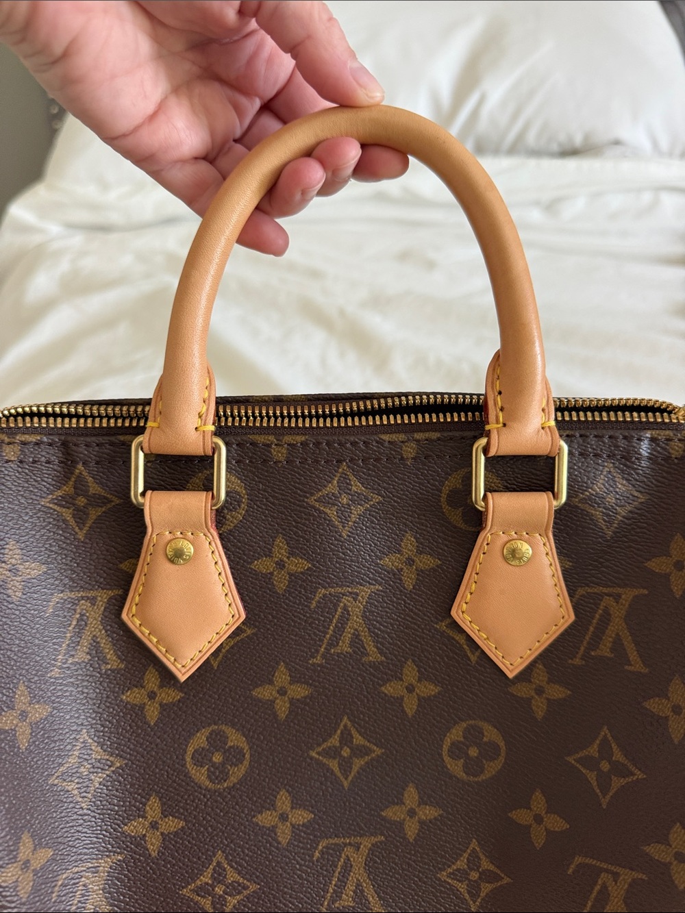 Authentic Louis Vuitton Speedy 25 Bandouliere in Monogram - Picture 14 of 14